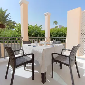 https://sarahs-apartment-playa-faabe.in-canary-islands.com